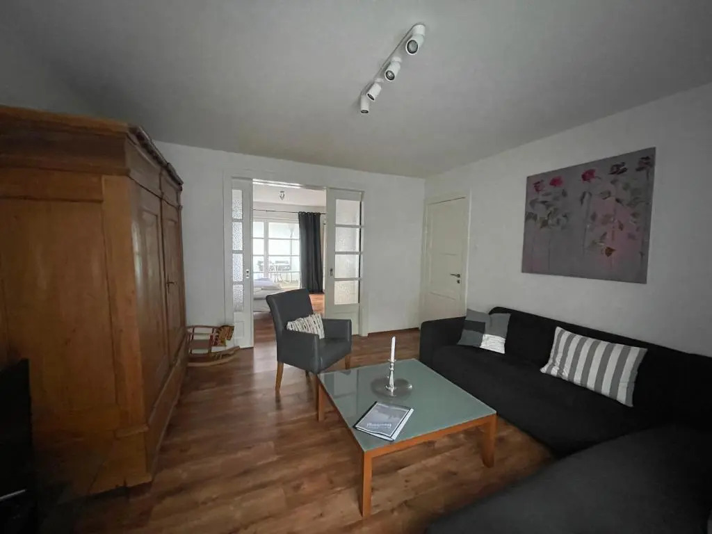 Hamburger Villenviertel, ganzes Haus mit 5 Einbettzimmern,1 Esszimmer