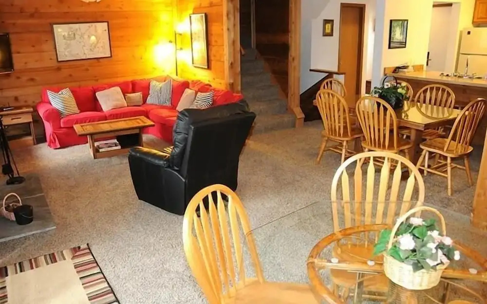Seven Springs Swiss Mountain 3 BR Condo, Sleeps 8! by RedAwning