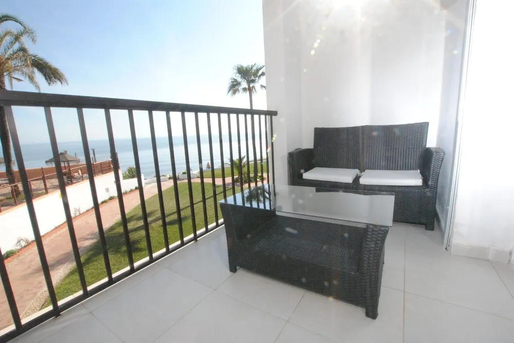 Dona Lola Macarena - Beautiful Frontline beach house between Fuengirola and Marbella - CS100