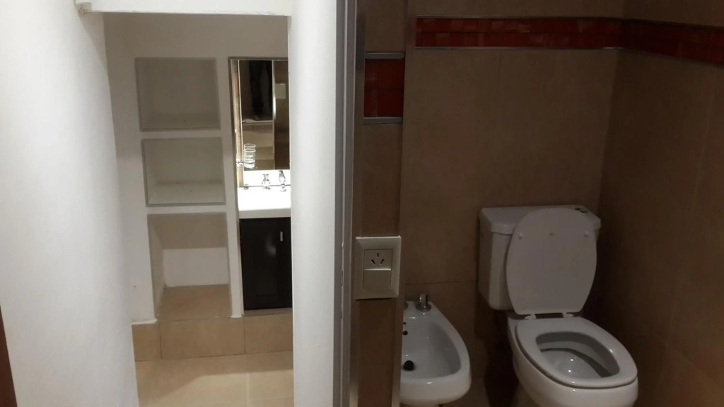 UNICA Casa Centro frente al lago, pileta climatizada, 4 dorm, 3 baños, 3 autos, aire