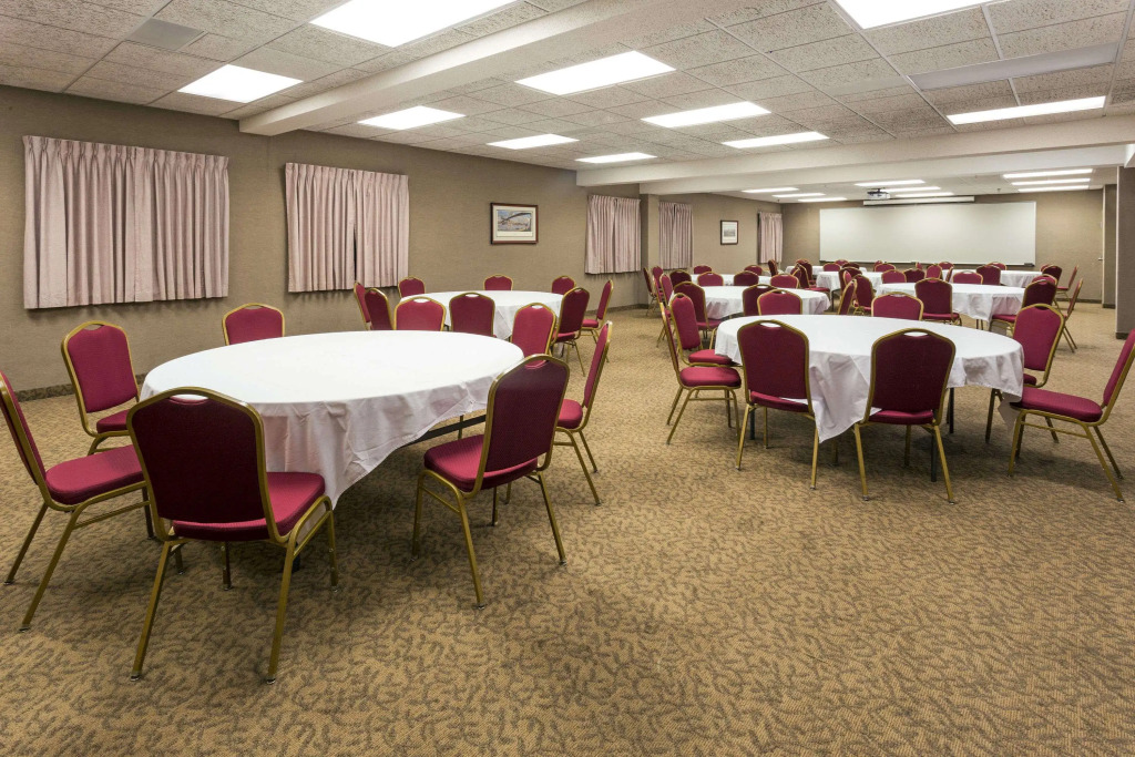 Ramada by Wyndham Bettendorf
