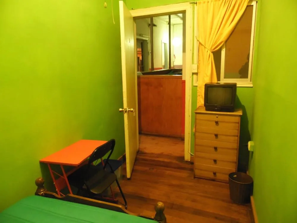 Hostal Tricontinental