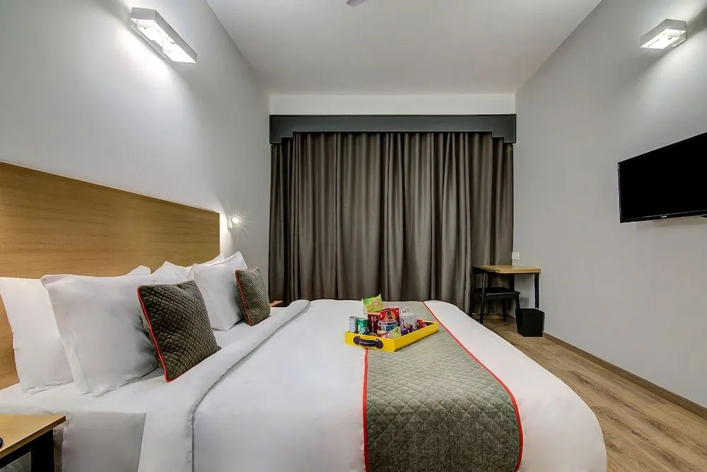 Super Townhouse Lakdikapul