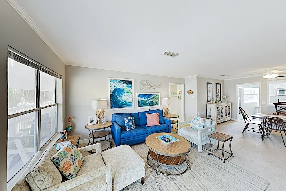 2-unit Ocean-view Hideaway W/ Fenced Backyard 4 Bedroom Duplex