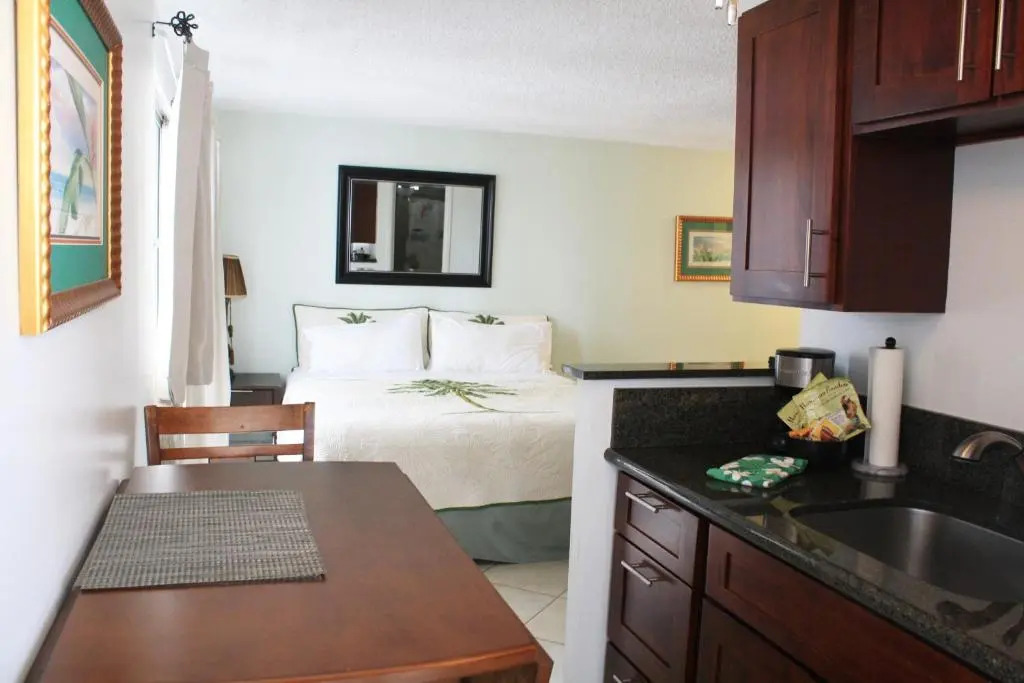 Renovated Private Kuhio Village 708A Studio - 2 min Walk 2 the Beach