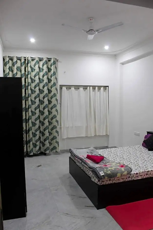 OYO HOME 84939 Choudhary White House