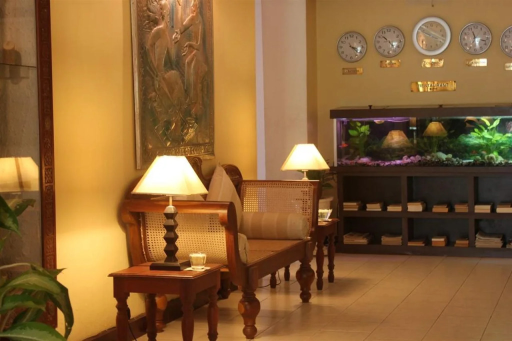 Ratnaloka Tour Inn