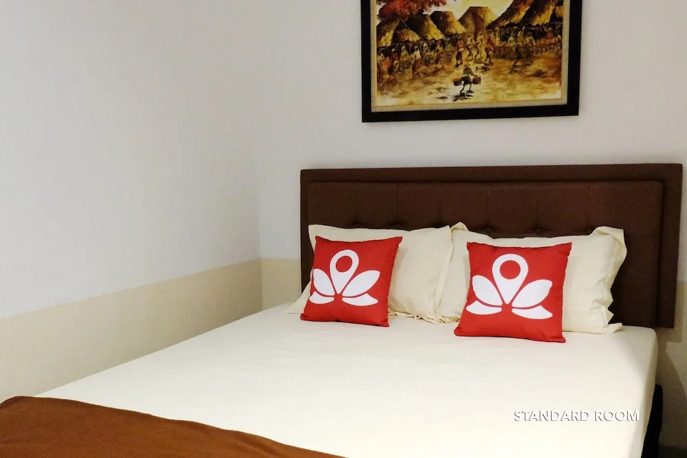 ZEN Rooms Near Alun-Alun