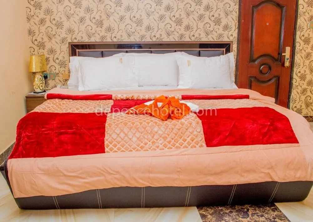 Отель De Peace Suites