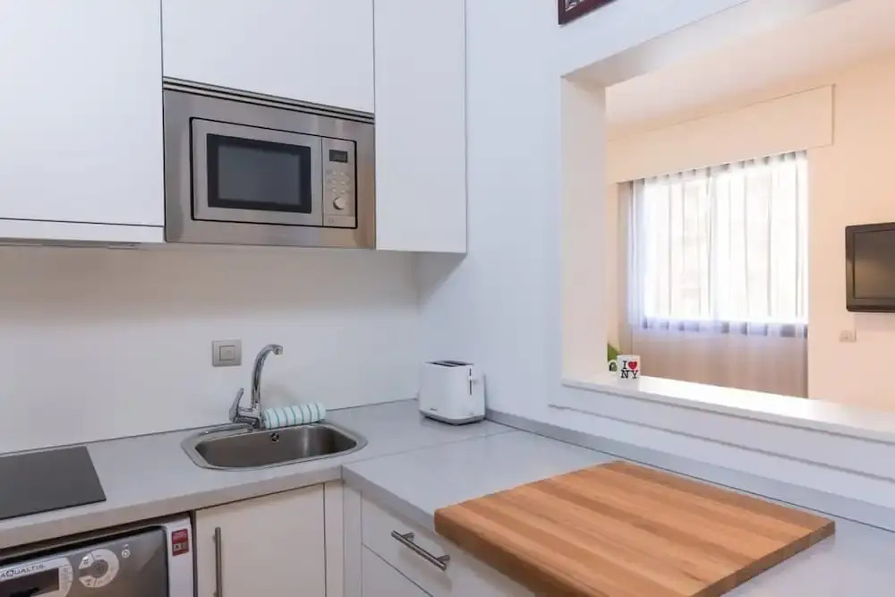Engracia Square 1-bedroom Apartment in Chamber