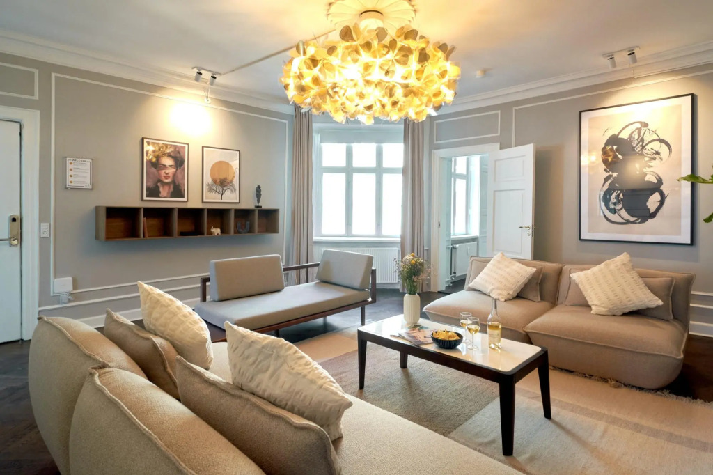 4br, Balcony, Extreme Location and Designer Apt