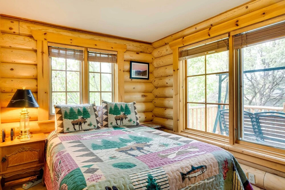 'lacy's Log Cabin' Alto Home w/ Mountain Views!