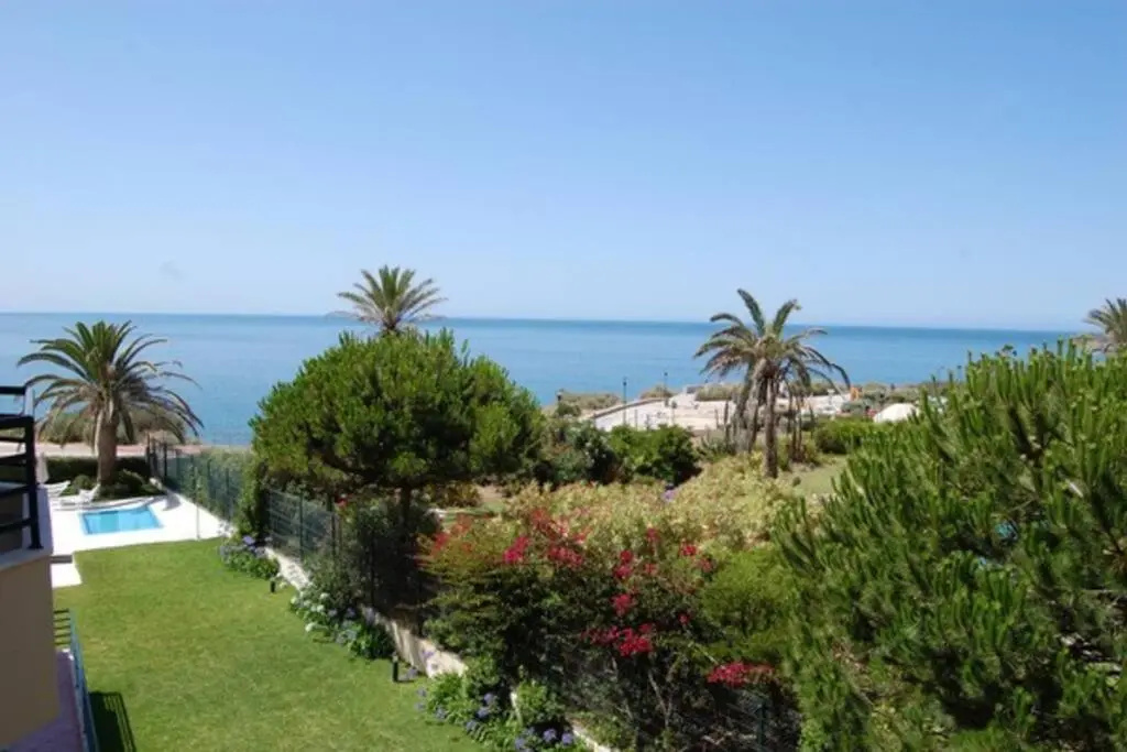 Ocean V in Cascais with Sea View and pool, sleeps 4