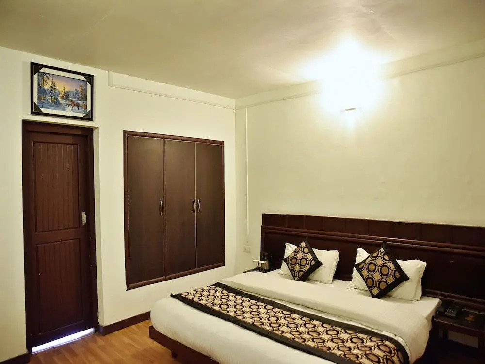Hotel Him Shakti by OYO Rooms