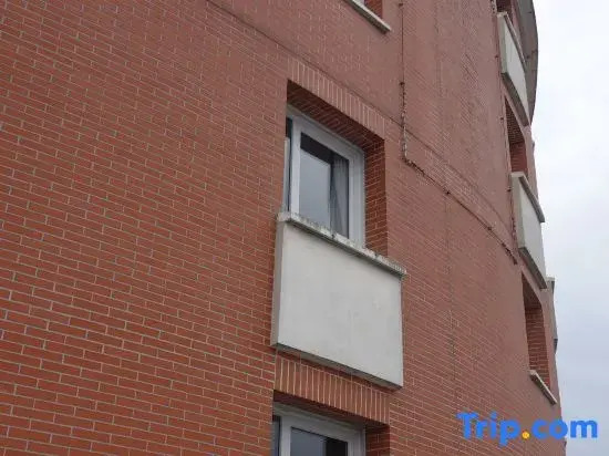 Studio 106, Between City and River