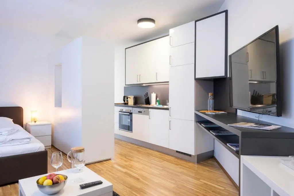 Modern City Hideaway Graz by ichbucheAT