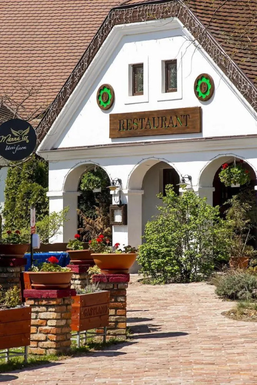 Gastland M1 Hotel & Conference Center