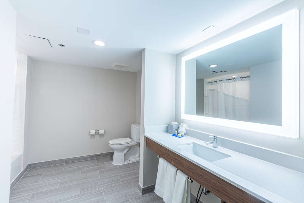 Holiday Inn Express & Suites Arlington North   Stadium Area by IHG
