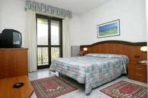 River Hotel