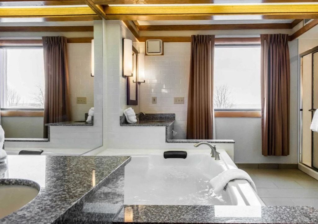 Comfort Inn & Suites Johnstown - Richland Town Center