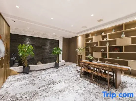 Yining  Riverside   Cloud  Hotel