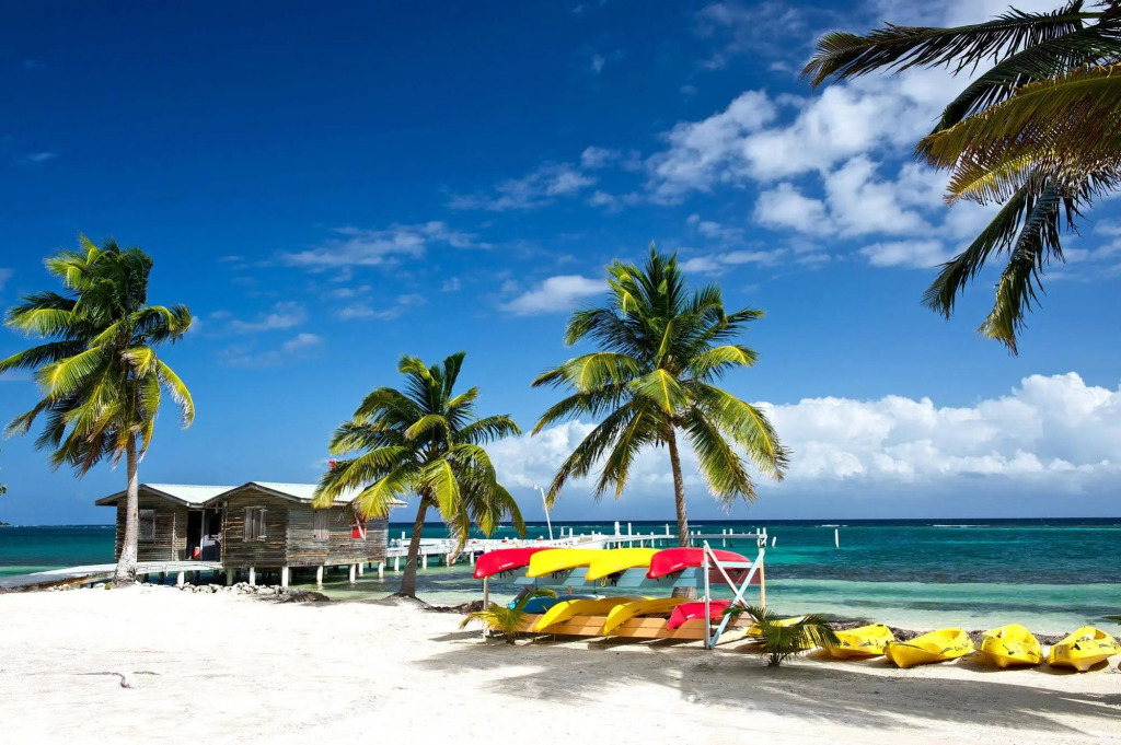 Blackbird Caye Resort