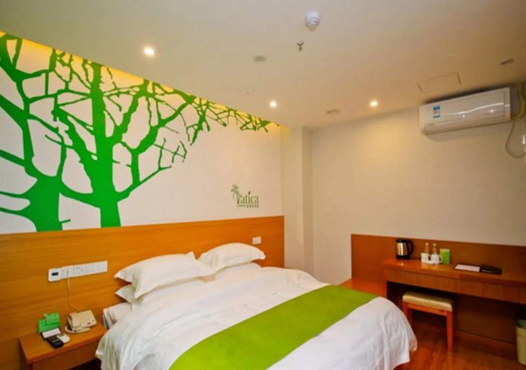 Vatica XuZhou XinYi Railway Station Square Hotel