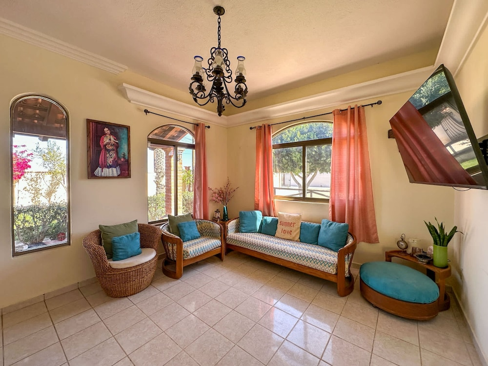 Tranquil Family Escape With Large Patio