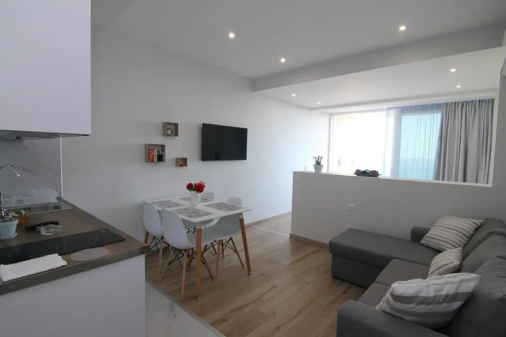 Lakones Deluxe Suites