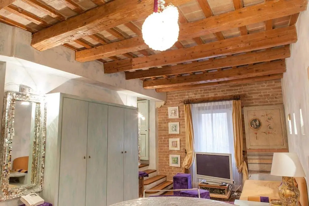 MarcheAmore - Il Passaggio Segreto, luxury loft with private courtyard