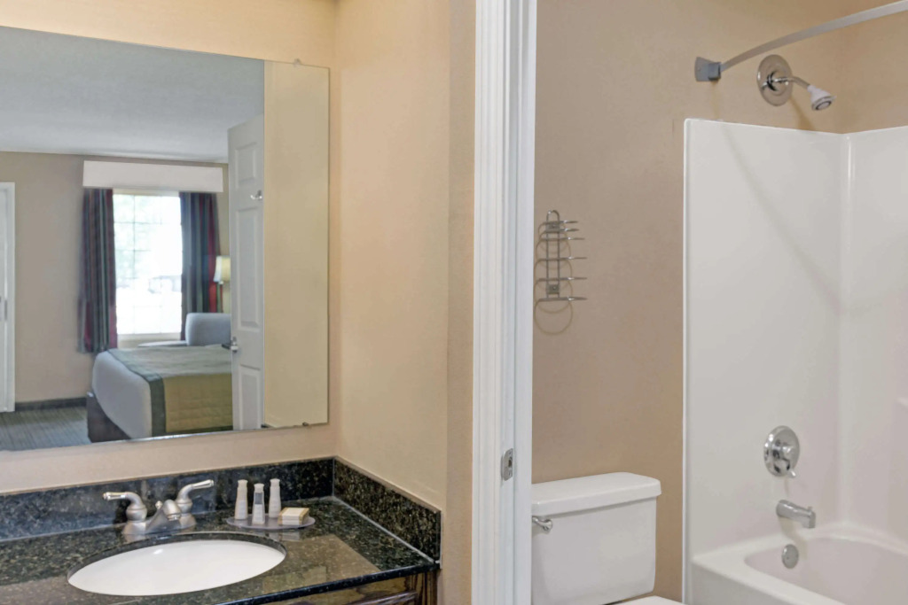 Brentwood Inn & Suites