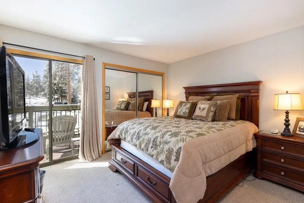 1076 Wild Irishman 2 Bedroom Condo by RedAwning