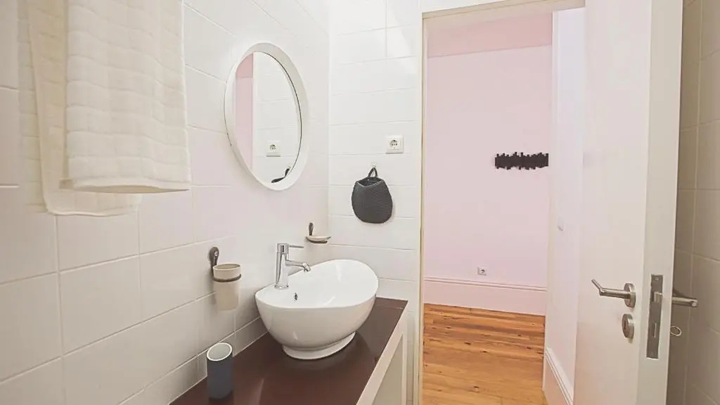 BmyGuest - Almada Garden Apartment