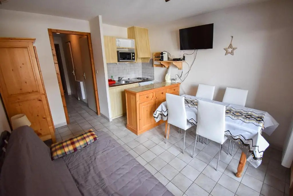 Le Pied des Pistes A13, Joli Studio tout confort 4 pers, vue vallée imprenable, DRAPS NON COMPRIS