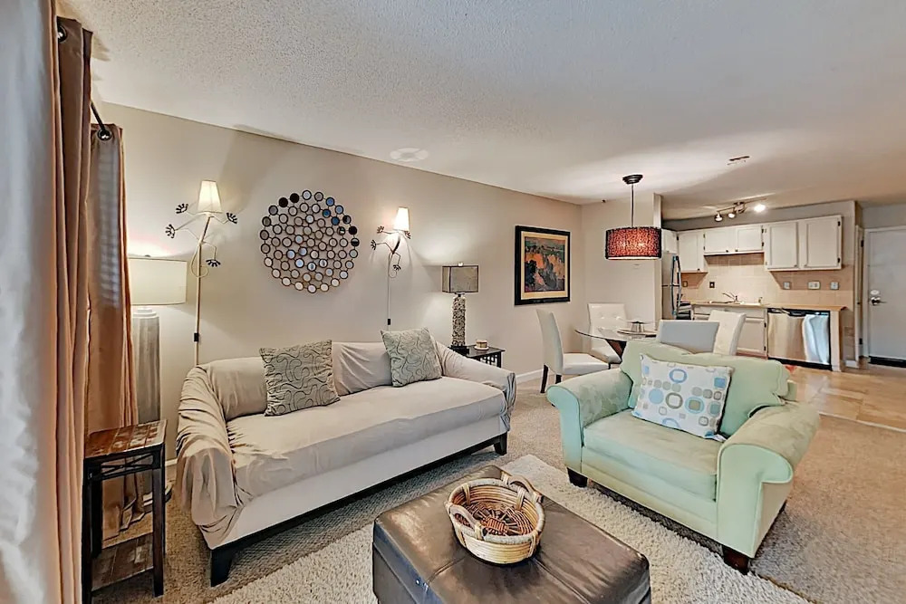 A Peace N Paradise - Contemporary Poolside 2bd/2ba 2 Bedroom Condo