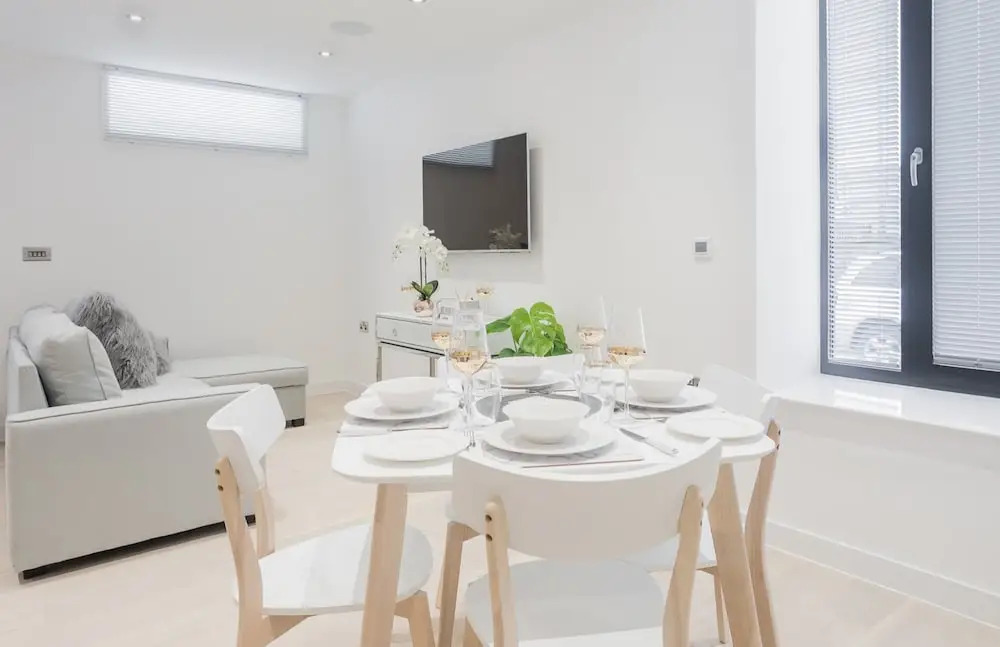 Bright, Newly Refurbished Townhouse in Bath