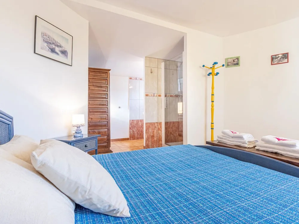 holiday house in Empuriabrava with private pool and mooring