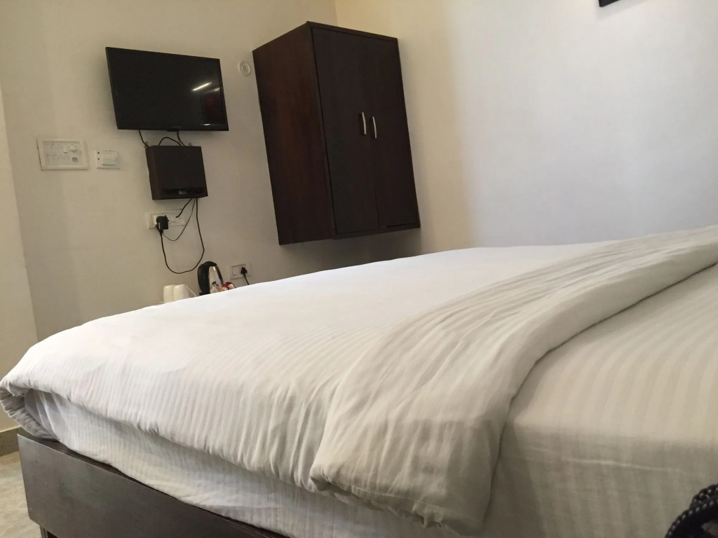 OYO Rooms Mall Road Cantonment