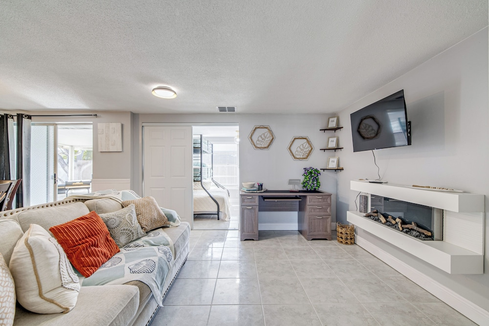 6 Mi to Hudson Beach! Pet-friendly Retreat w/ Yard