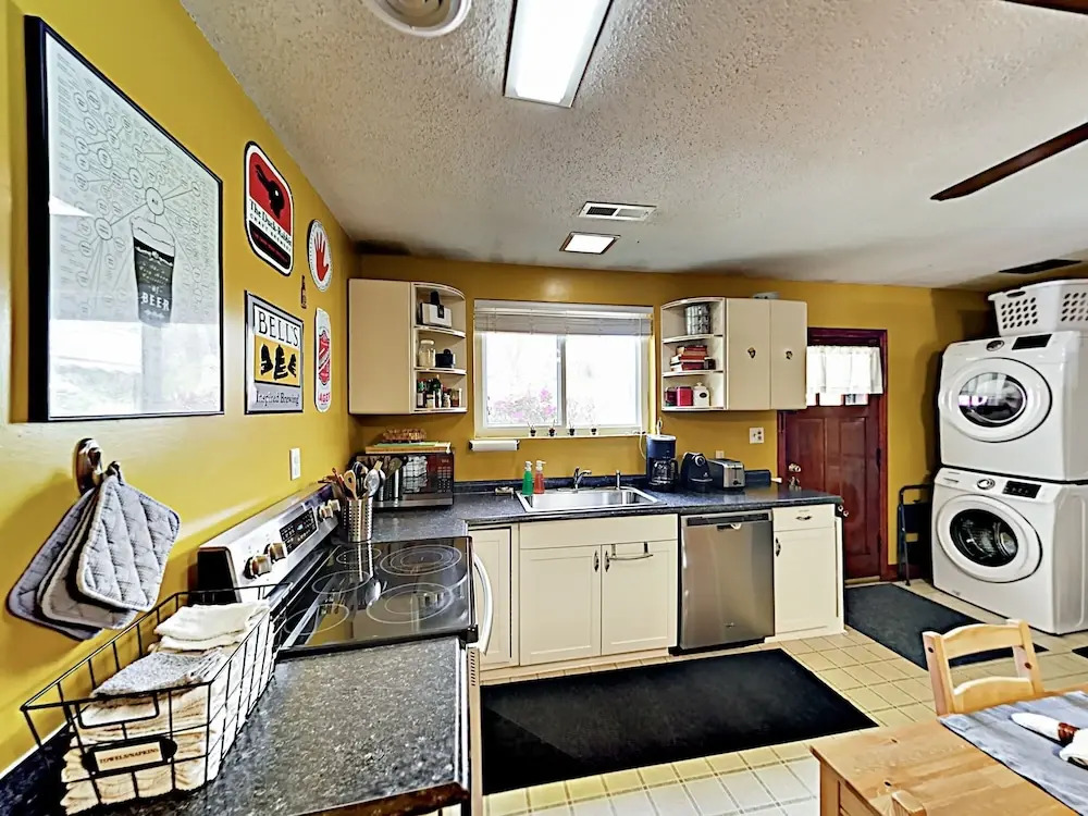 1734 Charleston (1655-161089) - 2 Br Home