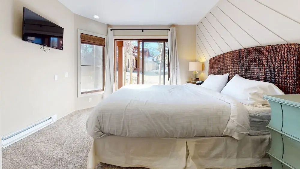 Snowcreek III 415 Gorgeous Mountain Views, Remodeled with Washer Dryer by RedAwning