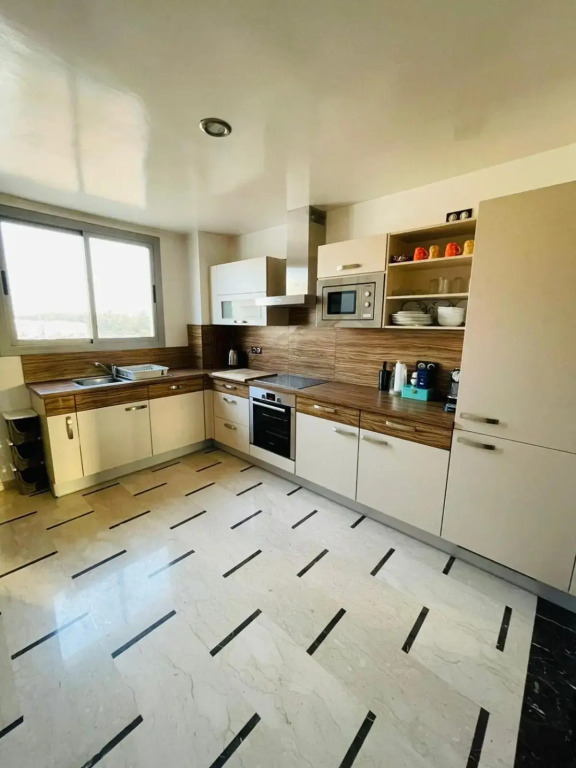 Very nice apartment near the city center & beach