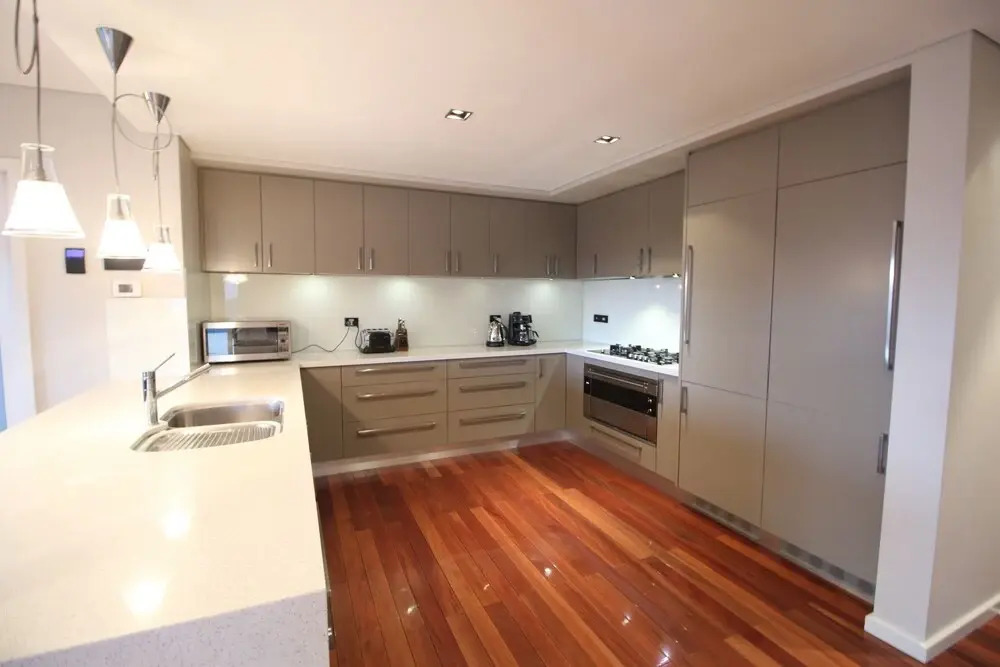 Sunny Sandy Bay Apartment