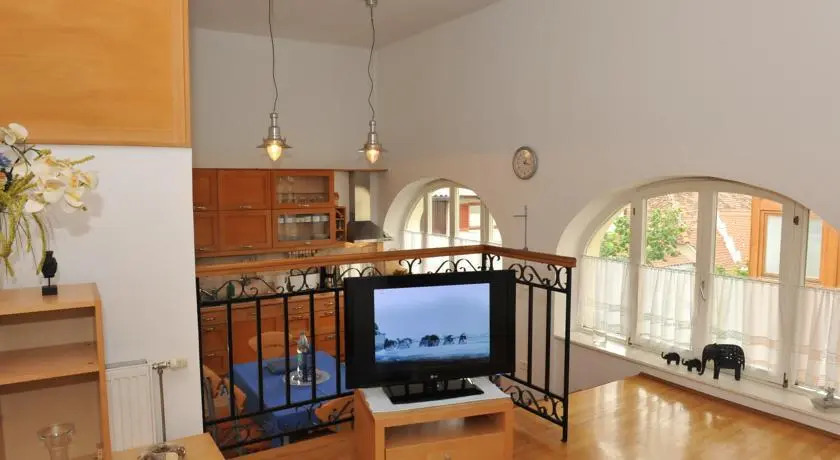 Apartment Anton Tour As