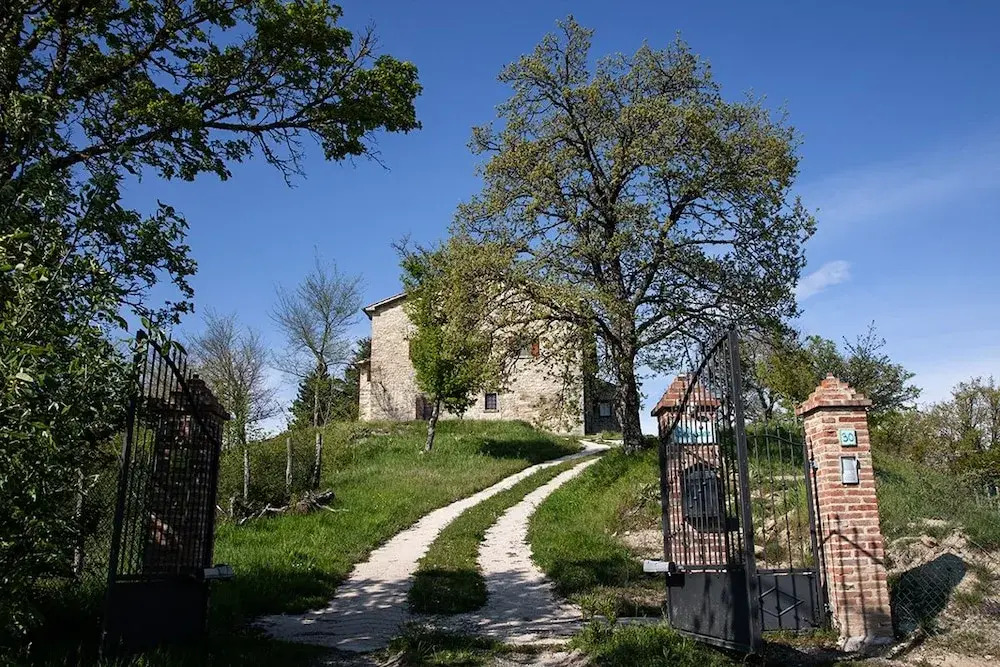 Casale Belvedere con piscina nel bosco