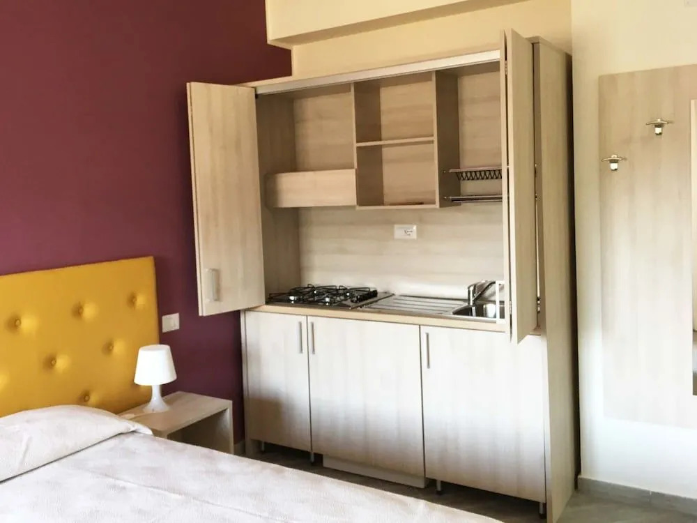 LESSENZIAL LIVING