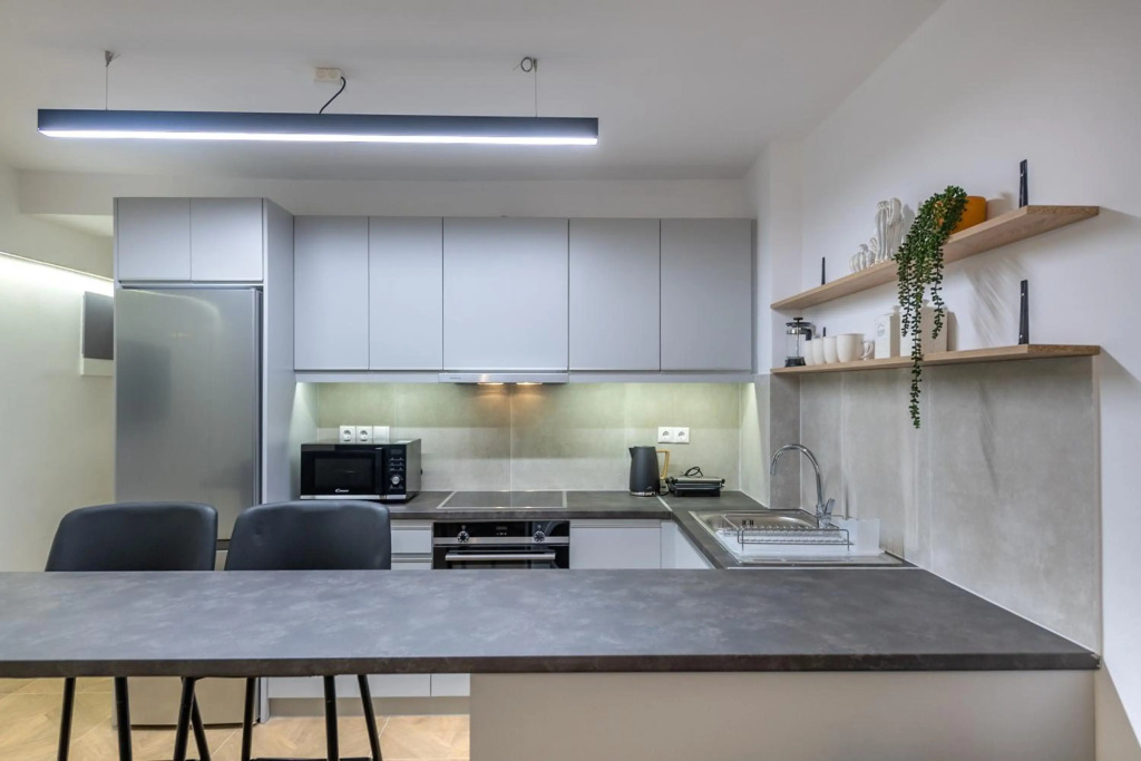 Phaedrus Living Downtown Flat Acropolis