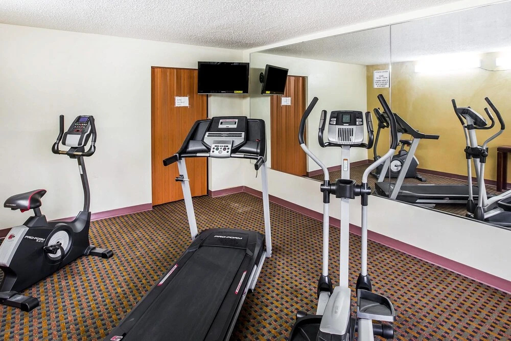 Econo Lodge Inn & Suites