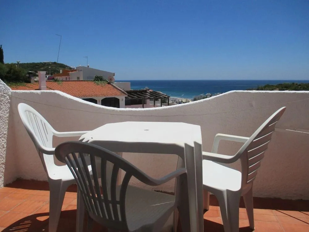 Apartamentos Salema Praia Club