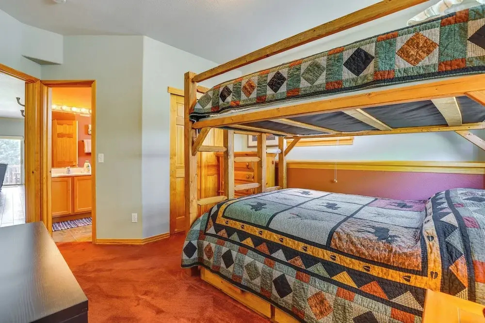 Cozy Condo w/ Views, 3 Mi to Winter Park Resort!